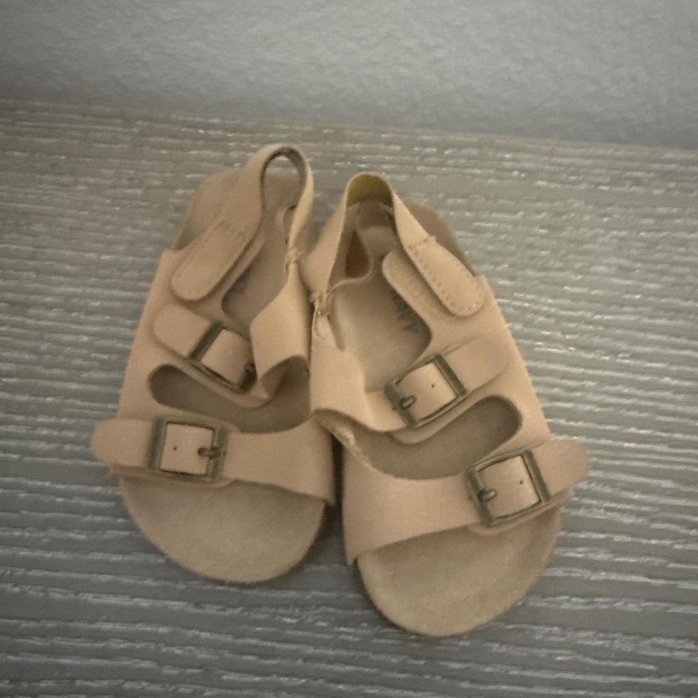 Old Navy Toddler Girl Shoe Bundle Sandals Jelly Flats 12-24 Months Multi 6 Pairs - Picture 6 of 7